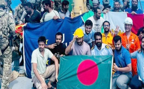 দুবাইয়ের বন্দরে ভিড়ল এমভি আবদুল্লাহ, নাবিকরা আপাতত থাকবেন জাহাজেই