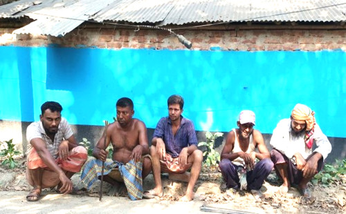 চরম ভোগান্তিতে দিনমজুর ও নিম্ন আয়ের মানুষ