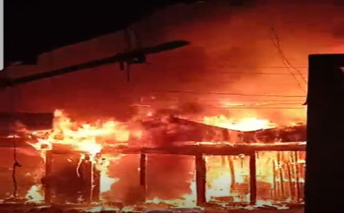 ভোলার তজুমদ্দিনে অগ্নিকান্ডে ১৪ টি দোকান পুড়ে গেছে