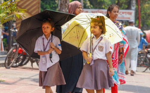 ঝুঁকির মধ্যেই ৩৭ জেলায় খোলা ছিল শিক্ষাপ্রতিষ্ঠান