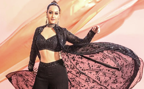 বিয়ের পিঁড়িতে বসছেন সোনাক্ষী