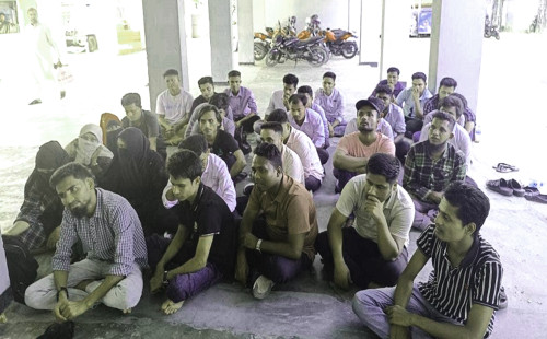 উখিয়ায় ক্যাম্পের বাইরে এসে প্রশিক্ষণরত ৩২ রোহিঙ্গা আটক