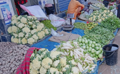 শীতকালীন সবজির চড়াদামে অসন্তোষ ক্রেতাসাধারনের