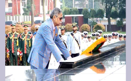 সশস্ত্র বাহিনীর বীর শহিদদের প্রতি রাষ্ট্রপতির শ্রদ্ধা নিবেদন
