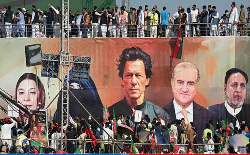 নতুন ৮ মামলা ইমরান খান ও তার স্ত্রীর বিরুদ্ধে