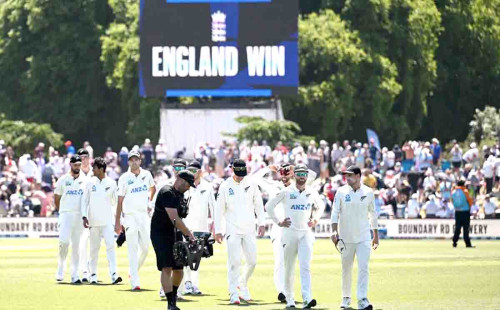 ইংল্যান্ড নিউজিল্যান্ডকে বড় ব্যবধানে পরাজিত করে সিরিজে এগিয়ে গেল