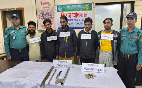 চট্টগ্রামে ৫ পেশাদার ডাকাত আটক