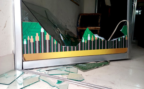 নাইটগার্ডকে তুলে নিয়ে ৪০ লক্ষ টাকার মালামাল ও নগদ অর্থ লুট