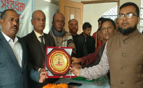 বনিক সমিতির সভাপতি নির্বাচিত হওয়ায় সাংবাদিক বকুলকে সংবর্ধনা