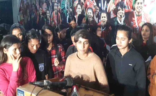 কোচ, খেলোয়াড়, ফেডারেশন দায় কার  ?