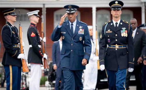 যুক্তরাষ্ট্রের সশস্ত্র বাহিনী প্রধান বরখাস্ত