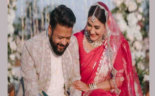 মায়ের শাড়ি পরে বিয়ে করেছেন মেহজাবীন