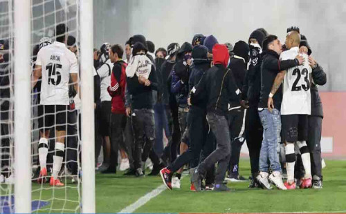 ফুটবল খেলায় উত্তেজনা, পুলিশ-সমর্থক সংঘর্ষে দুই জন নিহত