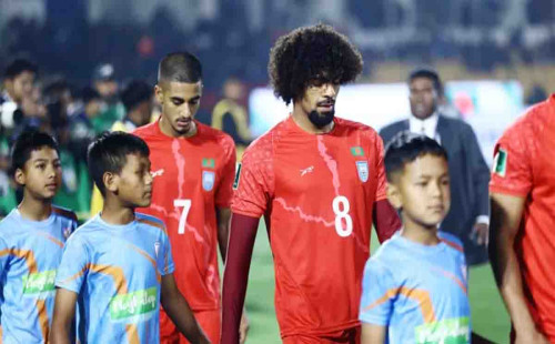 ব্যবসা করতে চাইছে বাফুফে হামজার ‘অভিষেক’ ম্যাচের টিকিট দিয়ে