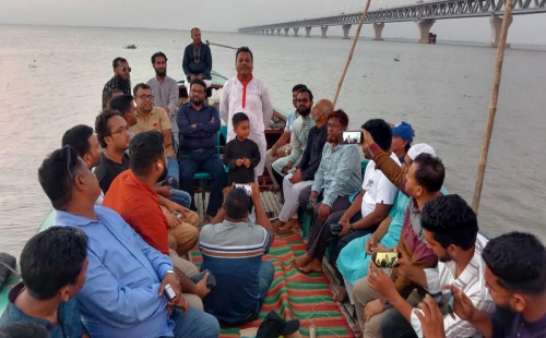 পদ্মা নদীতে শিবচরের সাংবাদিকদের বিনোদন ভ্রমণ