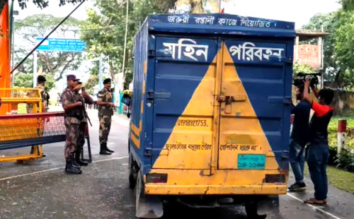 ভারতের ত্রিপুরা সরকারকে প্রধান উপদেষ্টার হাড়িভাঙ্গা আম উপহার