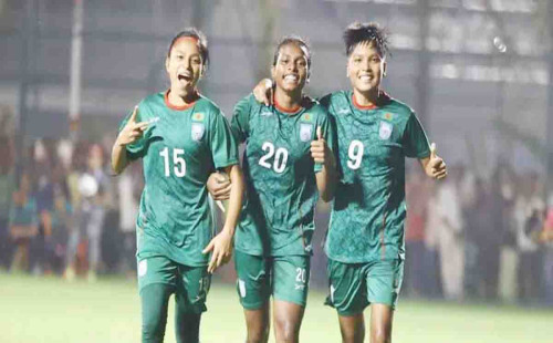 নতুন ভেন্যুতে তিন ঘণ্টা দেরিতে শুরু,  শান্তির হ্যাটট্রিকে জয় পায় বাংলাদেশ