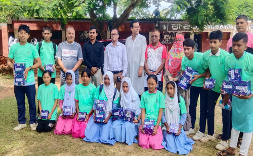 রাঙ্গামাটির লংগদুতে সাতার প্রতিযোগিতা ও পুরষ্কার বিতরন