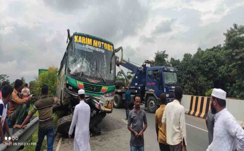 ভাঙ্গা এক্সপ্রেসওয়েতে ৪ বাসের সংঘর্ষ, আহত-২৫