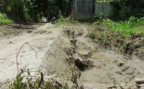 নাগরপুরে সরকারি রাস্তা দখল করতে মরিয়া ইউপি সদস্য সুনিল