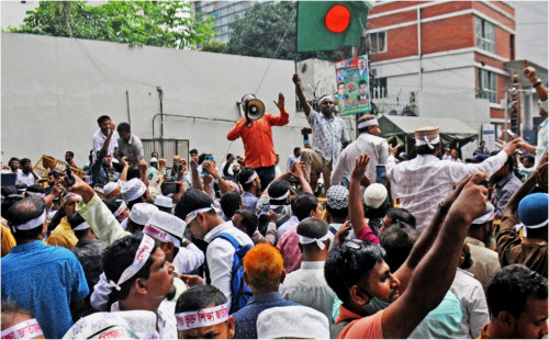 শিক্ষকদের ওপর হামলার প্রতিবাদে সোমবার থেকে অনির্দিষ্টকালের কর্মবিরতি