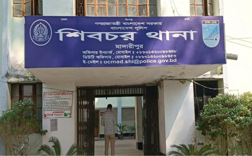 শিবচর থানা পুলিশের অভিযানে ৩ আসামি গ্রেফতার, লুন্ঠিত ইজিবাইক উদ্ধার