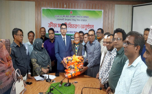 বোয়ালখালীর মাধ্যমিক ও প্রাথমিক বিদ্যালয়ের  শিক্ষার্থীদের জন্য লাইফ জ্যাকেট বিতরণ