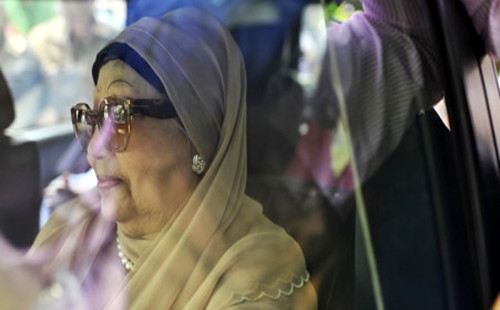 সাবেক প্রধানমন্ত্রী খালেদা জিয়ার লন্ডনযাত্রা তৃতীয়বারের মত পেছালো