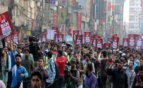 পুলিশি বাধায় ‘মার্চ টু ইন্ডিয়ান হাইকমিশন’ কর্মসূচি, বিক্ষোভকারীদের সড়কে অবস্থান 
