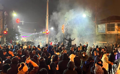 সহিংসতা চরমে, বিদেশি ষড়যন্ত্রের অভিযোগ খামেনেইয়ের; রাজনৈতিক সংকটের মুখে ইরান