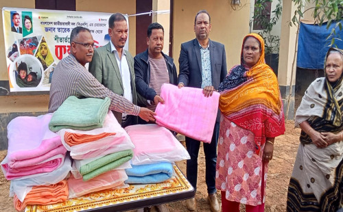 মিরসরাইয়ের রসুলপুর গ্রামে শীতার্তদের মাঝে শীতবস্ত্র বিতরণ