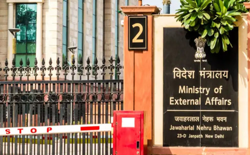 ভারতীয় কূটনীতিকদের পরিবার সরিয়ে নেওয়ার খবর—বিশ্বের কাছে বাংলাদেশ সম্পর্কে কী বার্তা যাচ্ছে?