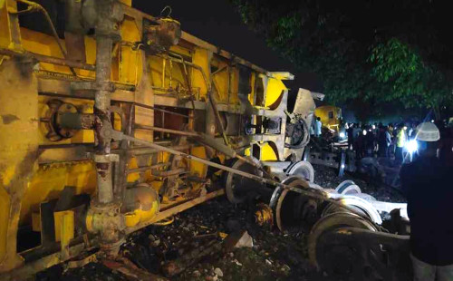 সিলেটে তেলবাহী ট্রেন লাইনচ্যুত, রেল যোগাযোগ বন্ধ